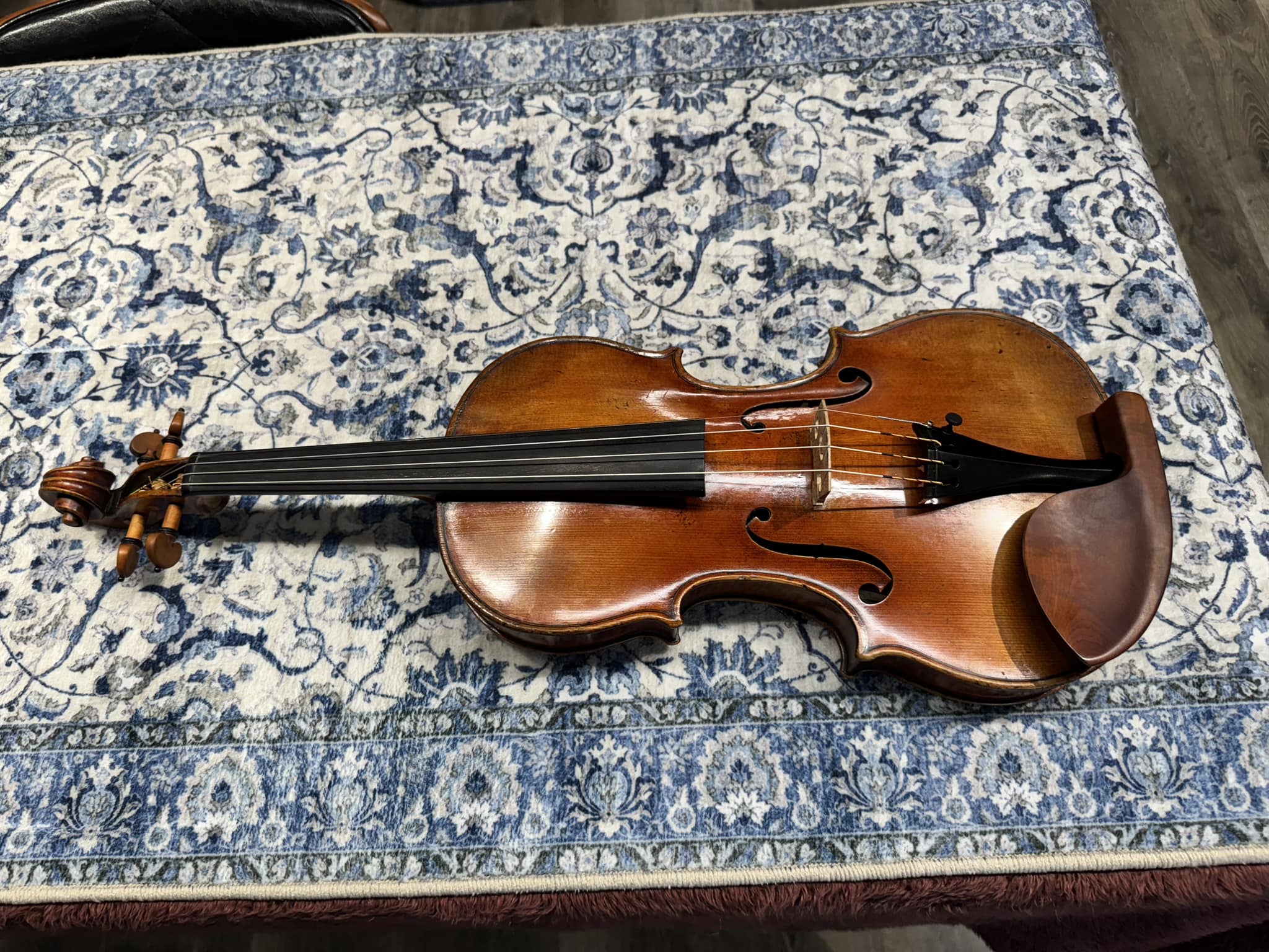 這把琴跟那把琴,長得都差不多